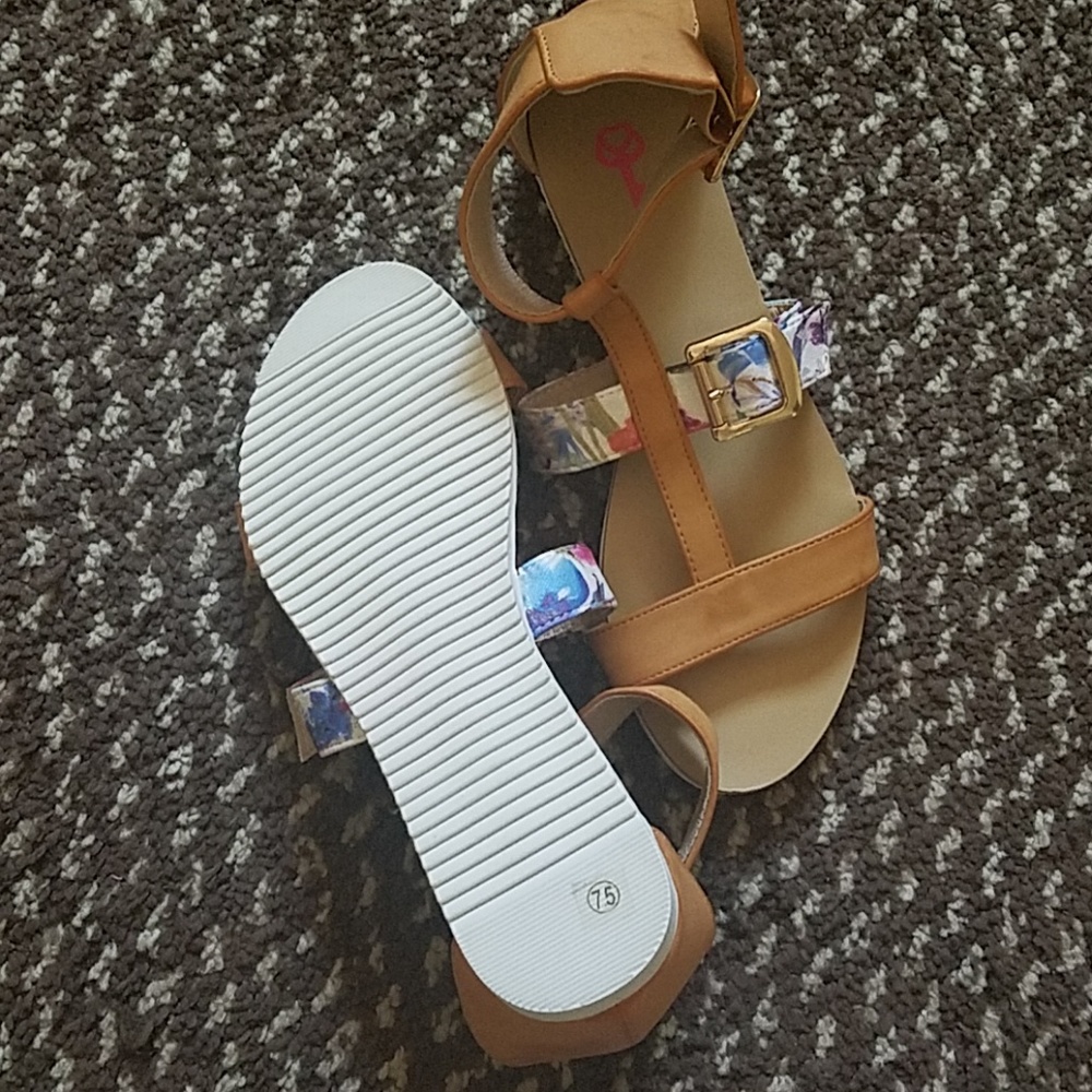 Sandals - Picture 2 of 3